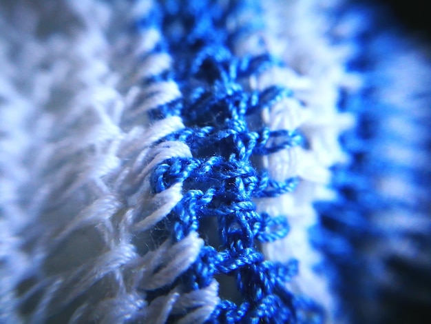 Jakie włókna sztuczne znajdują zastosowanie w nowoczesnym przemyśle?