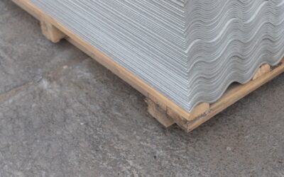 Jak prawidłowo ułożyć folię kubełkową względem styropianu?