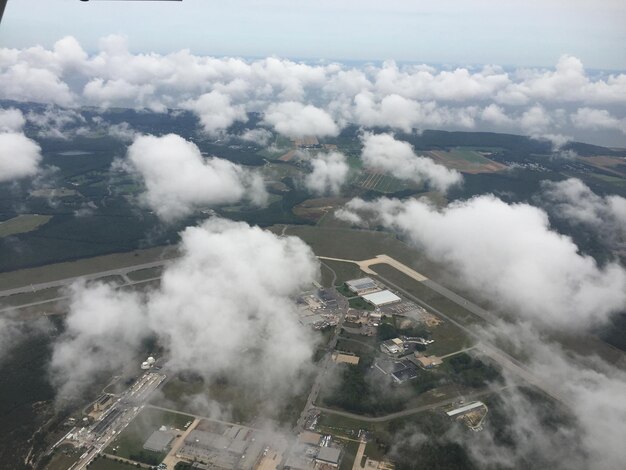 Jak samoloty wpływają na zanieczyszczenie powietrza?
