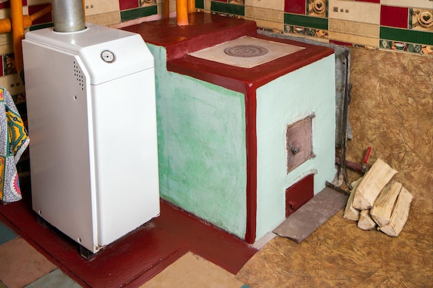 Jaką klasę emisji spalin ma piec Defro o mocy 20 kW?